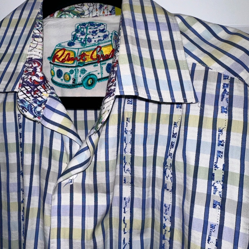 Robert Graham men’s dress shirt. Size medium.